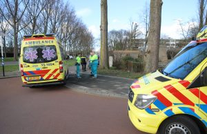 Twee gewonden na aanrijding tussen scooter en voetganger Prinses Beatrixlaan Delft