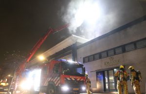 Brandweer rukt uit voor brand in spa center Rubensstraat Den Haag