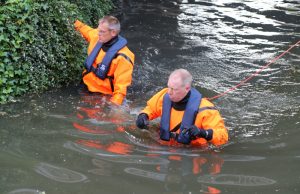 Brandweer rukt uit voor verlaten rubberboot Bakkershof Wateringen