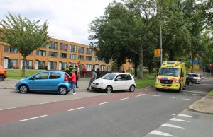 Schade bij ongeval tussen vier voertuigen Buitenhofdreef Delft