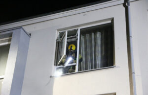 Portiekwoningen ontruimd na brand in keuken Twickelstraat Den Haag