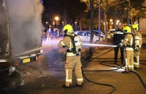 Bestelbus zwaar beschadigd door brand Louise de Colignylaan Vlaardingen