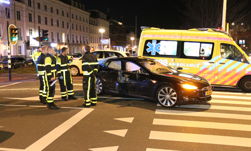 25 maart Tram 9 en Tesla botsen op de Dr. Kuyperstraat Den Haag