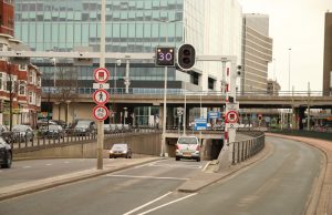 Koningstunnel gedeeltelijk dicht door obstakel op rijbaan Den Haag
