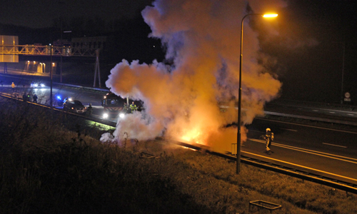 2 april Auto brand volledig uit op vluchtstrook A4 Rijswijk