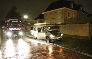 Busje vliegt tijdens rijden spontaan in brand Hans Lodeizenstraat Den Haag