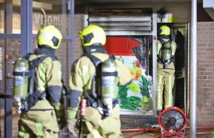 Vermoedelijk brand gesticht in winkelpand, winkel verwoest Bikolaan Delft