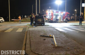 Bestuurster verliest controle over het stuur en ramt verkeersbord Noordweg Den Haag
