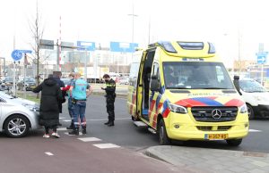 Ongeval tussen scooter en personenauto Binckhorstlaan Den Haag