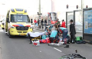 Fietser gewond na aanrijding met personenauto Rijswijkseplein Den Haag
