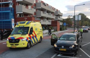 Schade bij ongeval tussen twee voertuigen Reinier de Graafweg Delft