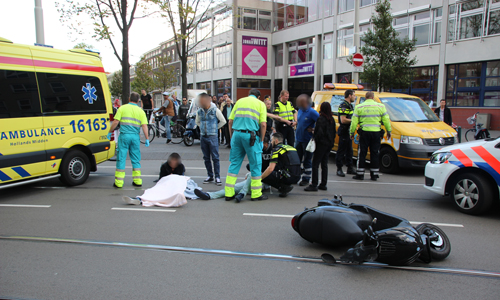 1 oktober Twee gewonden bij aanrijding tussen ANWB voertuig en brommer Hobbemastraat Den Haag