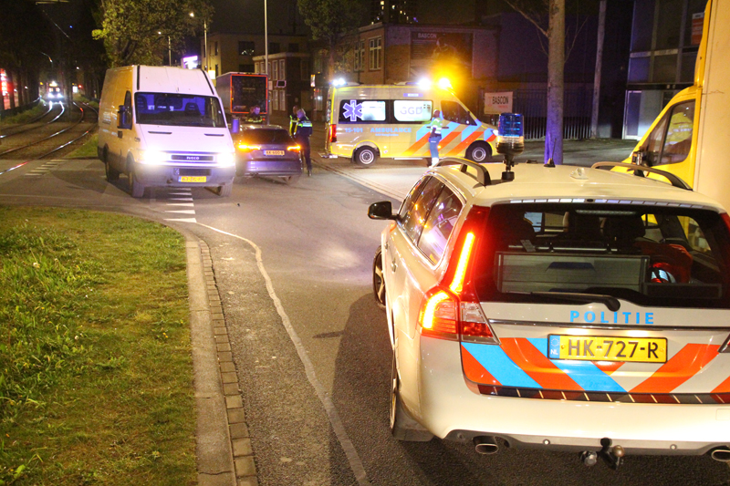 Flinke Schade Bij Aanrijding Tussen Busje En Personenauto Fruitweg Den ...