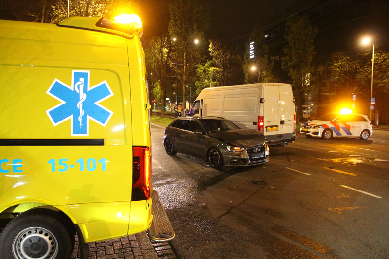 Flinke Schade Bij Aanrijding Tussen Busje En Personenauto Fruitweg Den ...