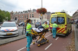 Scooterrijdster gewond na aanrijding Julianalaan Delft