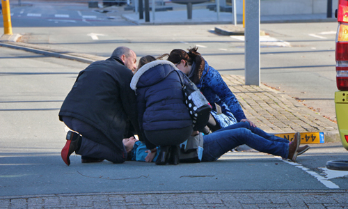 29 maart Fietser gewond na aanrijding met auto Reinier de Graafweg Delft
