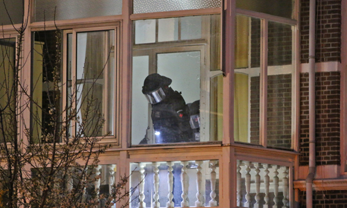 29 maart Arrestatieteam haalt verwarde man uit woning Laan van Meerdervoort Den Haag