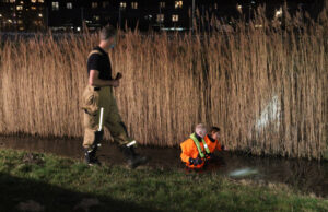 Brandweer rukt uit voor melding persoon te water Vossenzoom Pijnacker