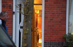 Felle brand in tuin van portiekwoning Soestdijksekade Den Haag