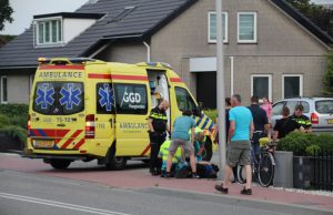 Fietser zwaargewond na botsing tegen lantaarnpaal Zwartendijk Monster