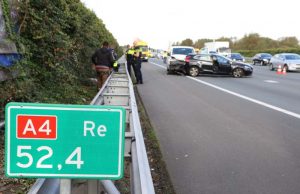 Gewonden en flinke schade bij kop-staart aanrijding tussen 3 voertuigen A4 Rijswijk