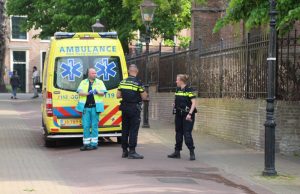 Oudere dame val van fiets en komt lelijk terecht Tollensstraat Rijswijk