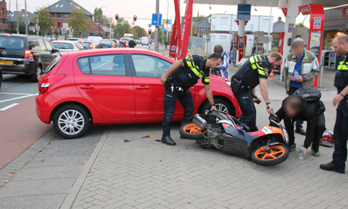 15 oktober Scooterrijder lichtgewond bij aanrijding Oosteinde Den Haag