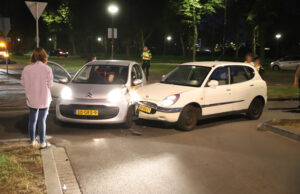 Lichtgewonde na aanrijding tussen twee auto’s Schaapweg Rijswijk