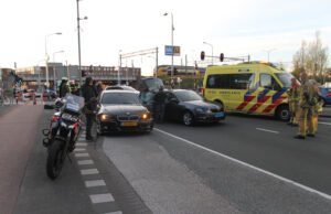Passagier van taxi gewond bij aanrijding Calandstraat Den Haag
