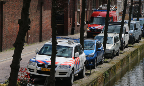 8 april Brandweer zoekt te water geraakte autosleutel Koornmarkt Delft