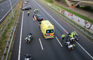 Twee auto’s komen met elkaar in botsing A12 Den Haag