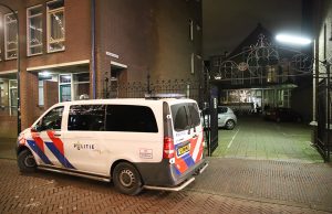 Politie maakt einde aan corona feestje Jesseplaats Delft