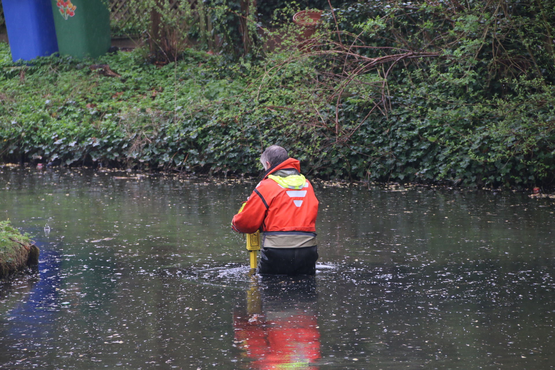 1 april Politie doorzoekt sloten rondom schietincident Chilipad Delft