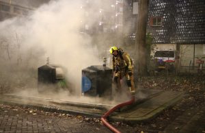 Twee ondergrondse containers in brand gestoken Artemisstraat Delft