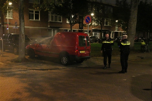 24 oktober Bestelbusje in brand gestoken Linnaeusstraat Den Haag