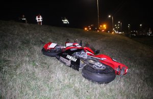 Motorrijder klapt frontaal op auto Maasdijk ‘s-Gravenzande