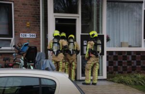 Brandweer rukt uit voor brandje in portiekwoning Erasmusweg Den Haag