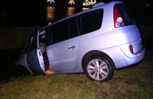 Bestuurster raakt te water en wordt aangehouden Rijksstraatweg Wassenaar