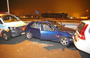 Hoofdrijbaan A4 twee uur dicht na klemrijding van gestolen auto A4 Den Haag