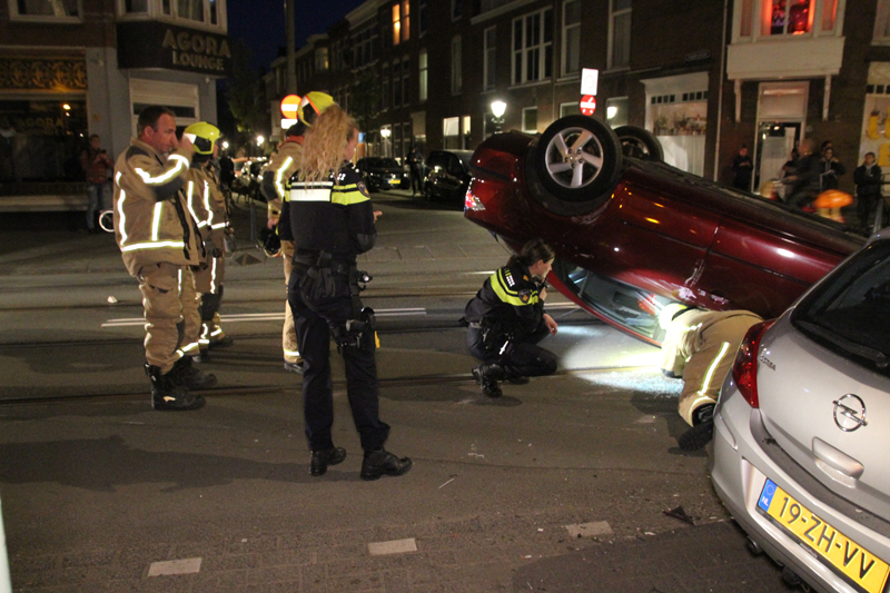 Auto Belandt Op Z'n Dak Bij Ongeval Beeklaan Den Haag - District8.net