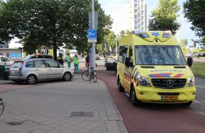 Gewonde bij ongeval tussen twee voertuigen Troelstrakade Den Haag
