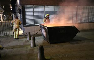 Containerbrand op steenworp afstand van scooterbrand Minervaplein Delft