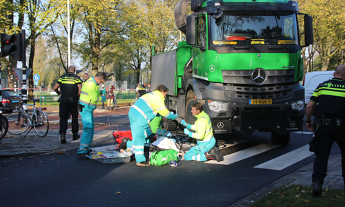 11 november Fietser zwaargewond na aanrijding met vrachtwagen Melis Stokelaan Den Haag