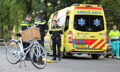 8 oktober Meisje op fiets aangereden door auto Erasmusweg Den Haag