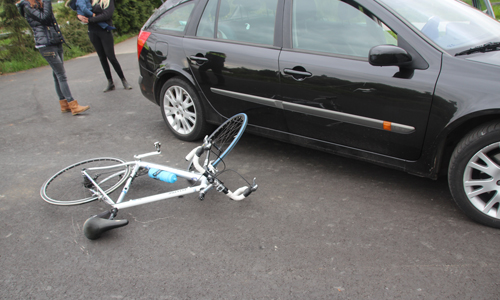 5 mei Wielrenner gewond na botsing met auto Zwethkade-Noord Wateringen
