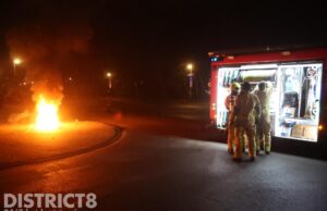 Scooter gaat in vlammen op De Savornin Lohmanlaan Den Haag