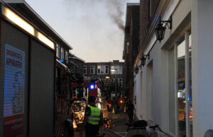 Woning onbewoonbaar na uitslaande brand in portiek Mijdrechtstraat Den Haag
