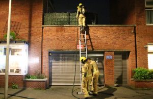 Kindje ontdekt buitenbrand op terras van woning Delagoastraat Den Haag