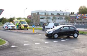 Aanrijding tussen twee voertuigen Binckhorstlaan Den Haag