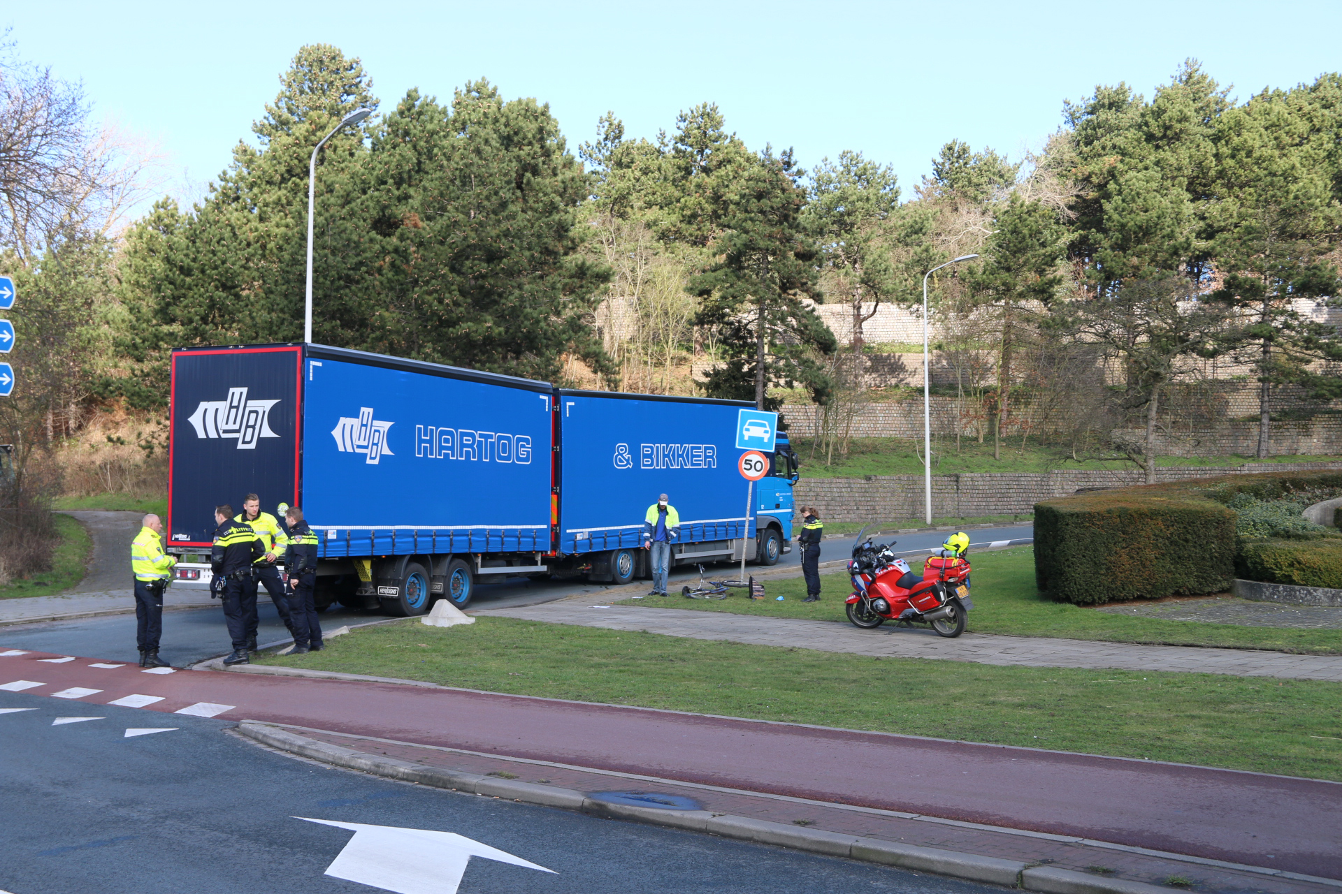1 maart Gewonde bij aanrijding tussen vrachtwagen en fietser Plesmanweg Den Haag